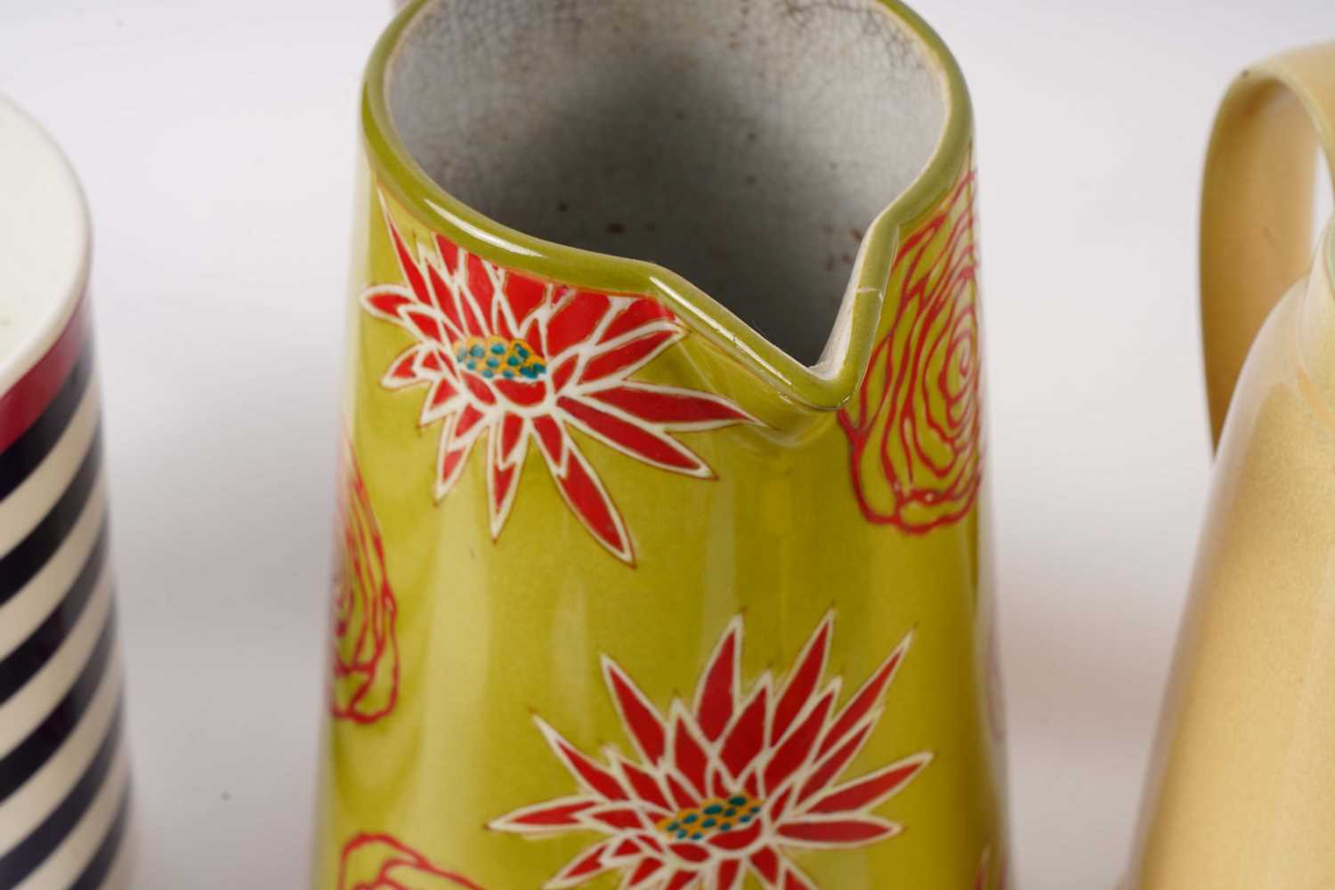 A selection of contemporary decorative ceramic and glass ware - Image 6 of 7