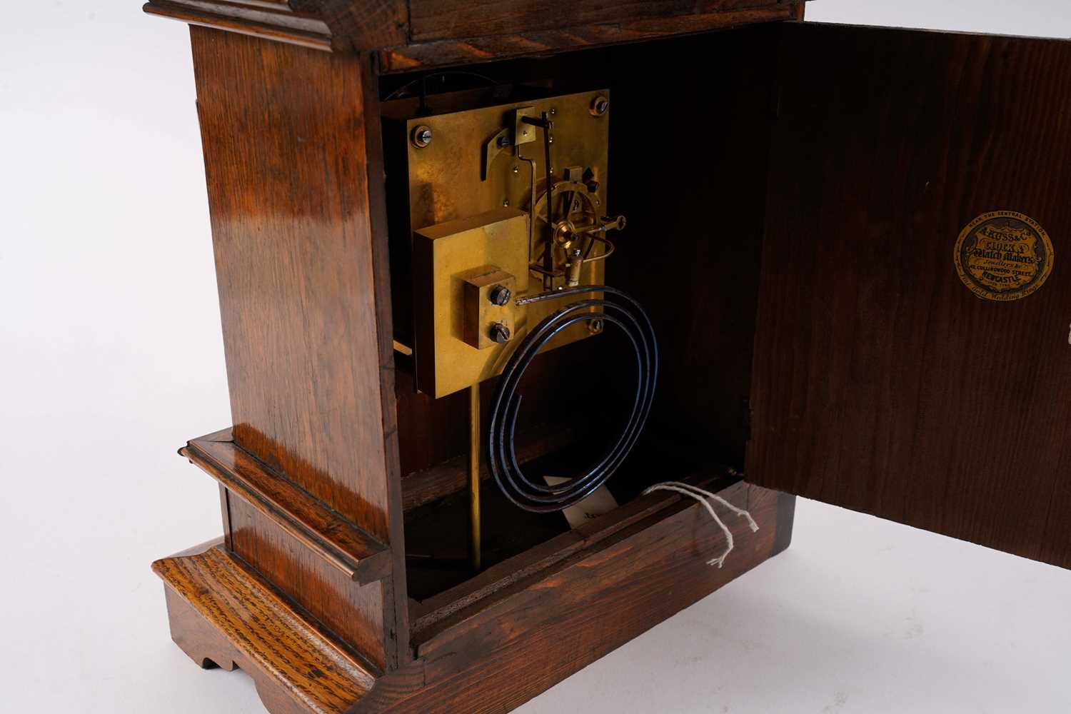 A Victorian eight-day oak mantel clock - Image 2 of 6