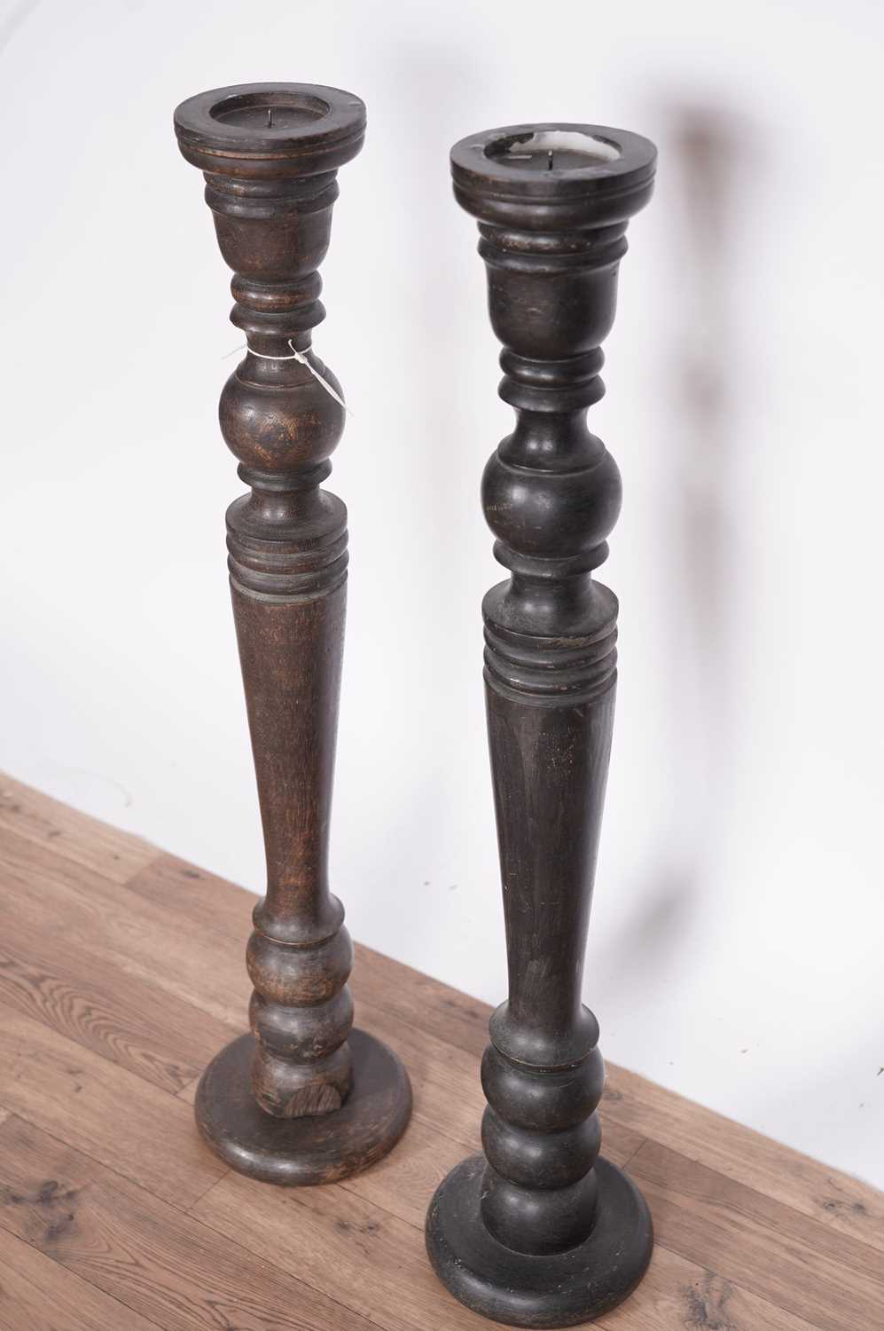 A pair of 20th Century pricket candlesticks - Bild 3 aus 3