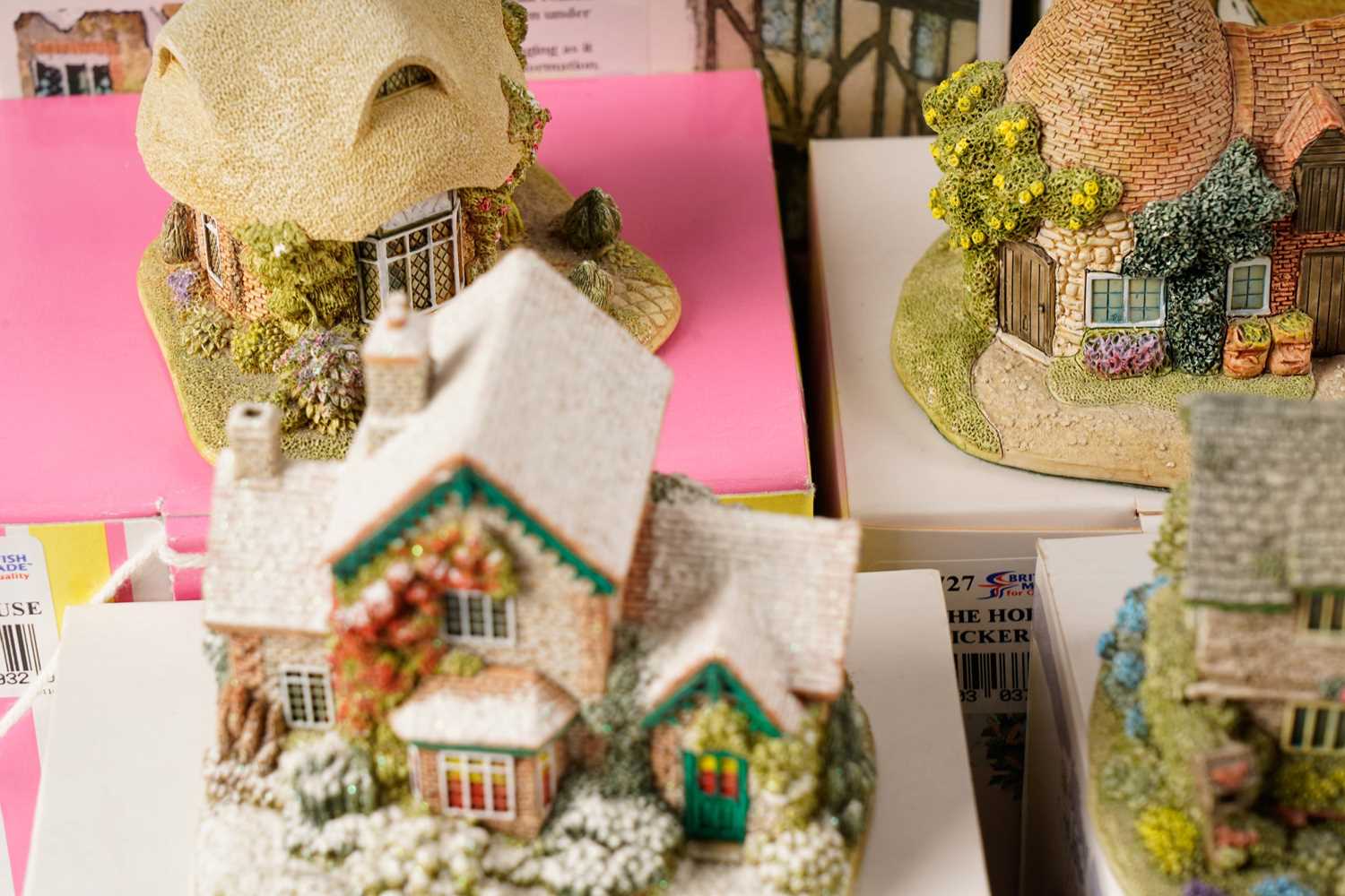 A collection of Lilliput Lane models - Image 4 of 25