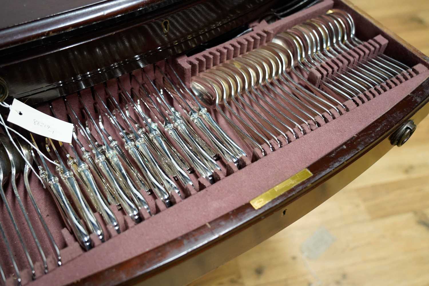 A Roberts & Belk mahogany canteen of silver-plated cutlery - Image 2 of 4