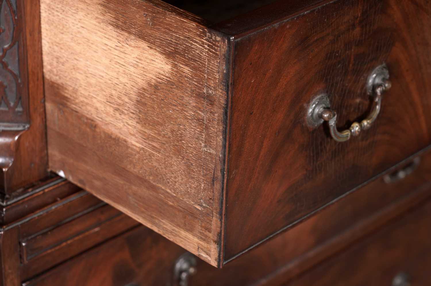 A Georgian-style mahogany chest-on-chest - Bild 4 aus 4