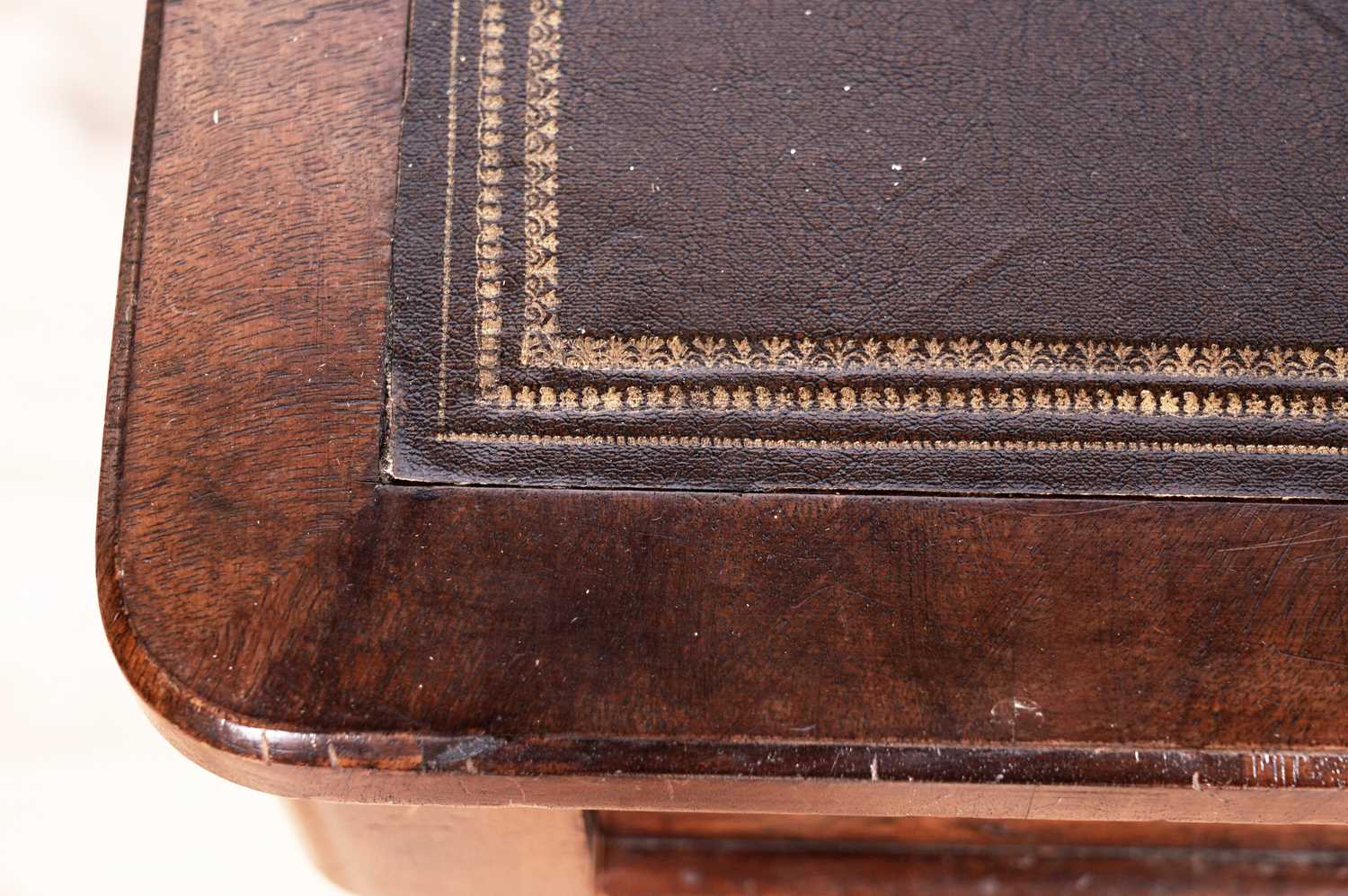 A Victorian walnut writing desk - Image 6 of 7