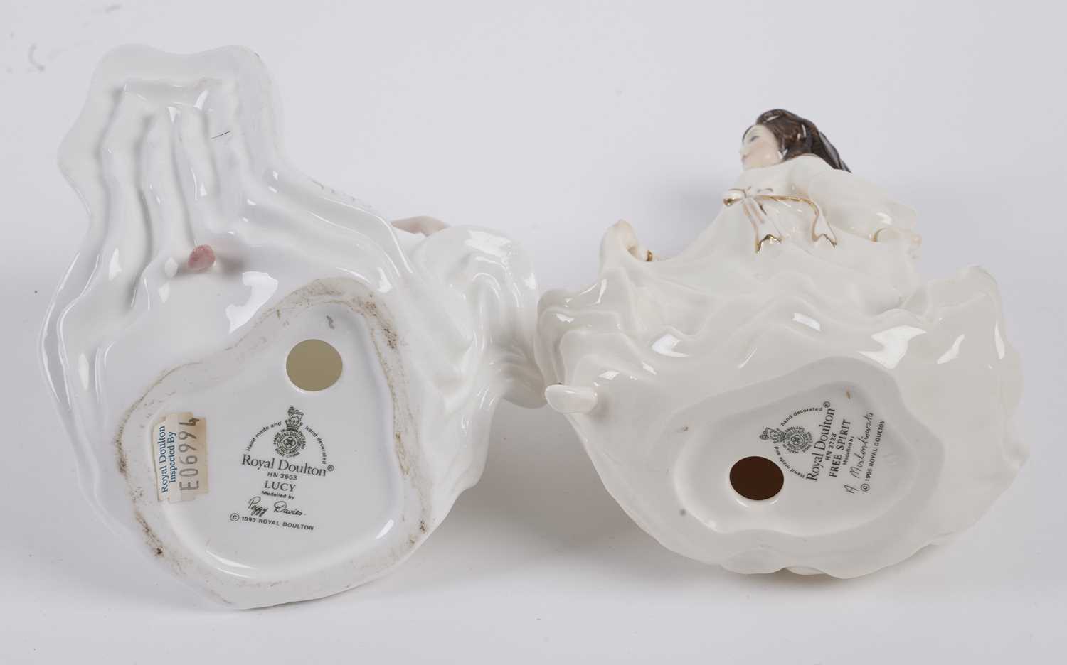 A collection of Royal Doulton ceramic figures of ladies - Image 6 of 12