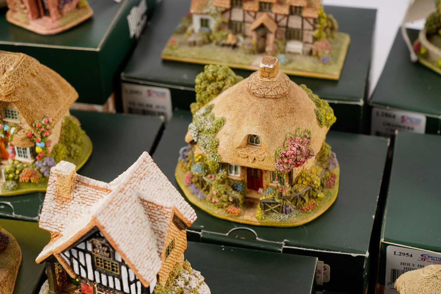 A collection of Lilliput Lane models - Image 2 of 21