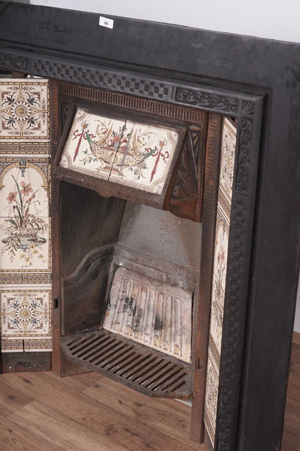 A Victorian cast iron fireplace - Bild 2 aus 4
