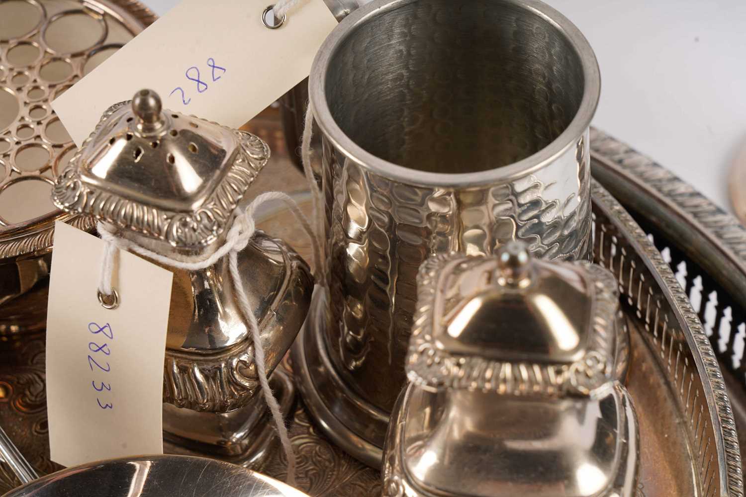 A collection of silver-plated and other metal wares - Image 4 of 6