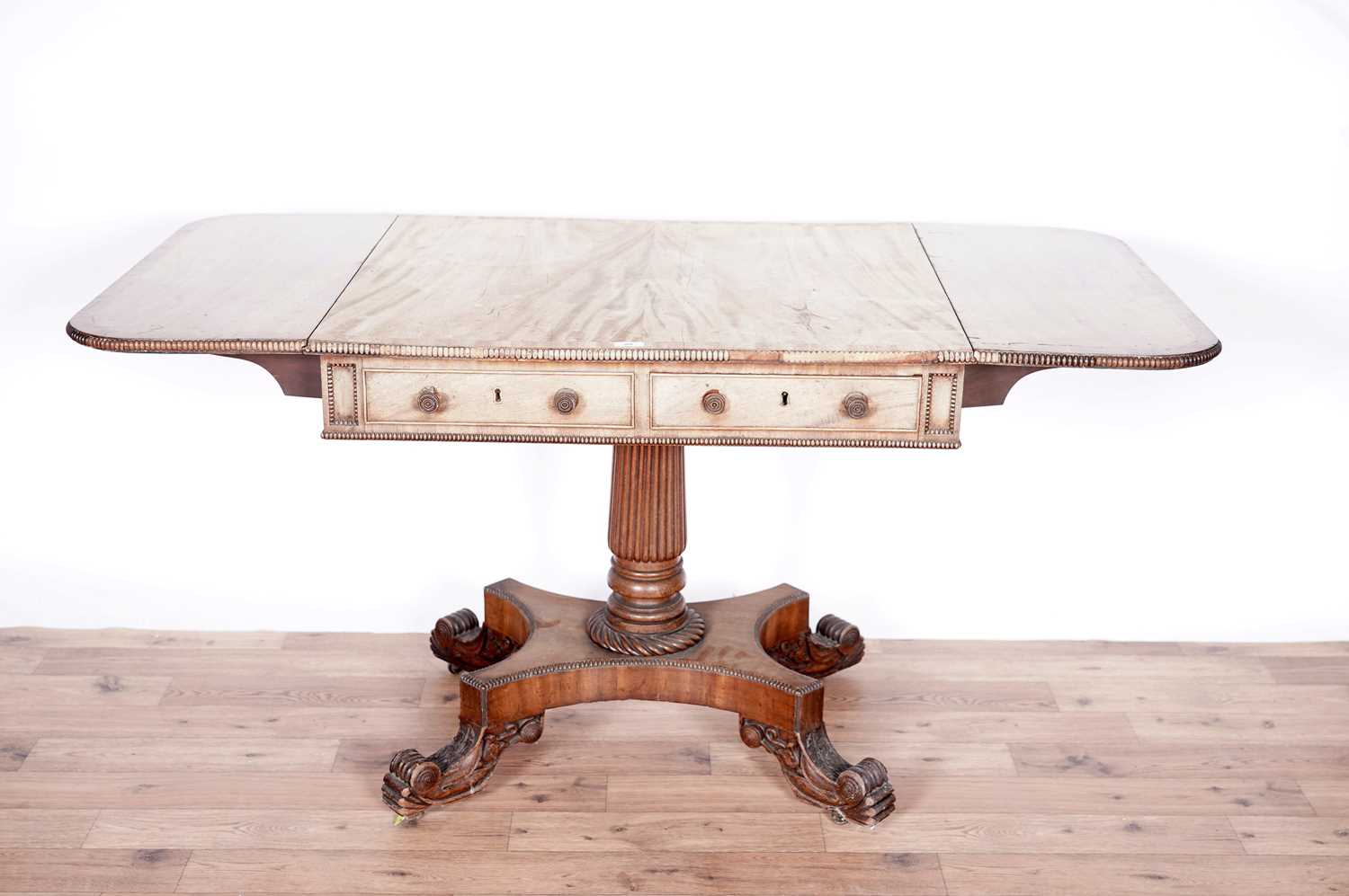 A late Regency mahogany sofa table - Bild 3 aus 4