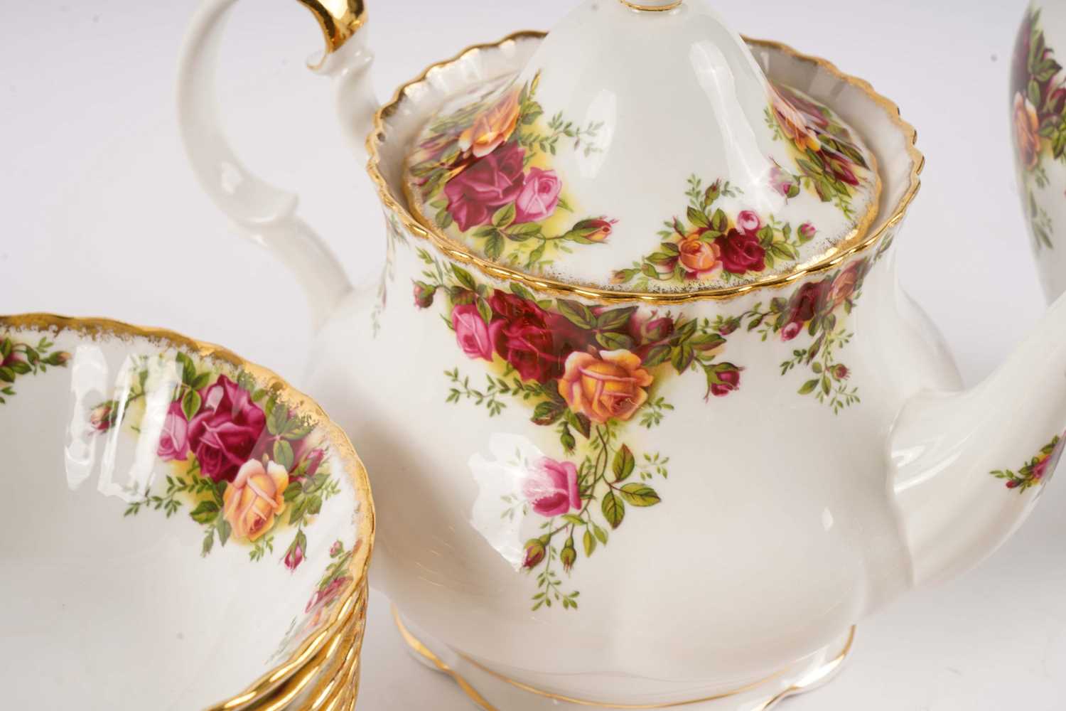 A Royal Albert ‘Old Country Roses’ pattern part tea and dinner service - Image 3 of 8