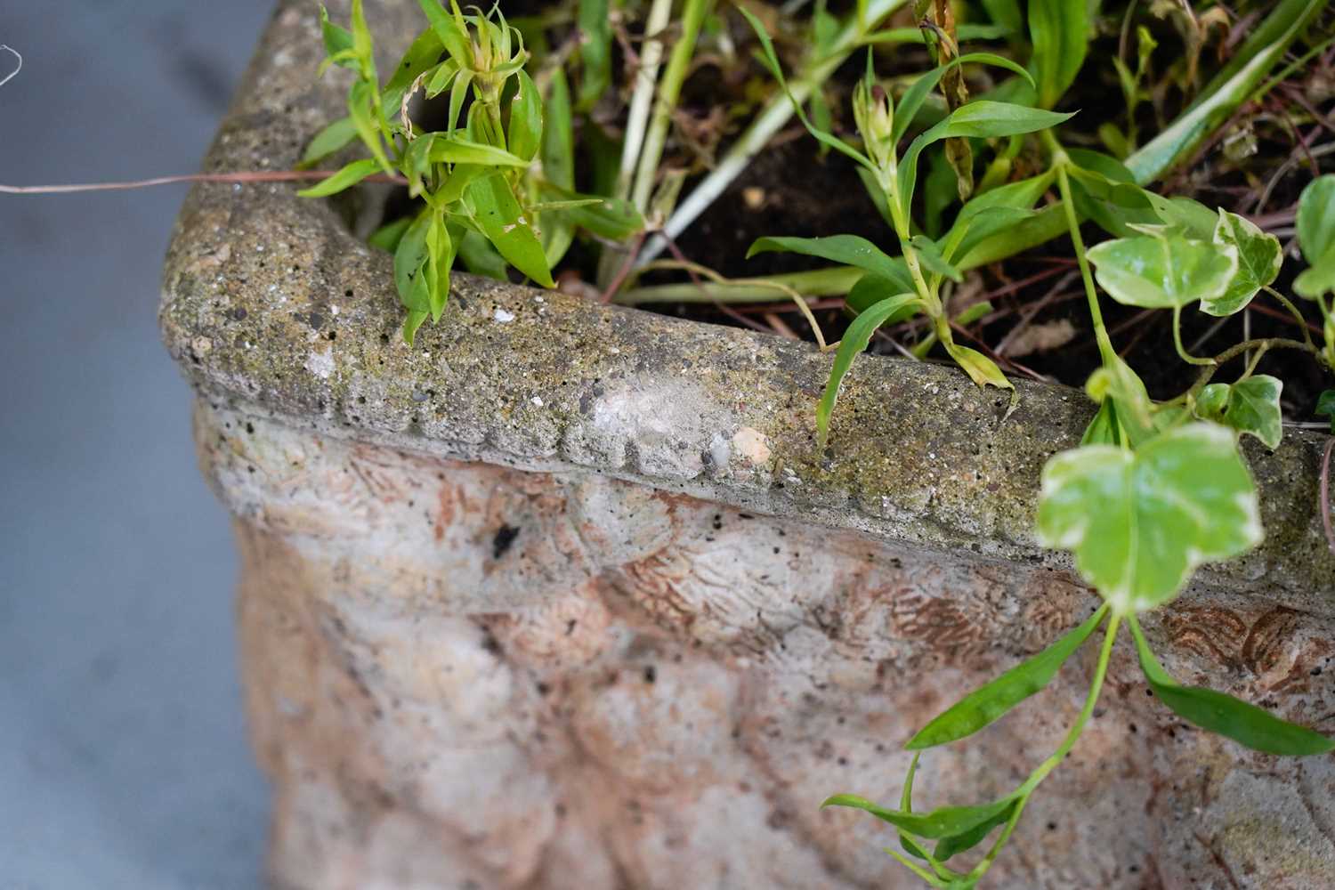 Three stone composite garden planters - Bild 6 aus 7