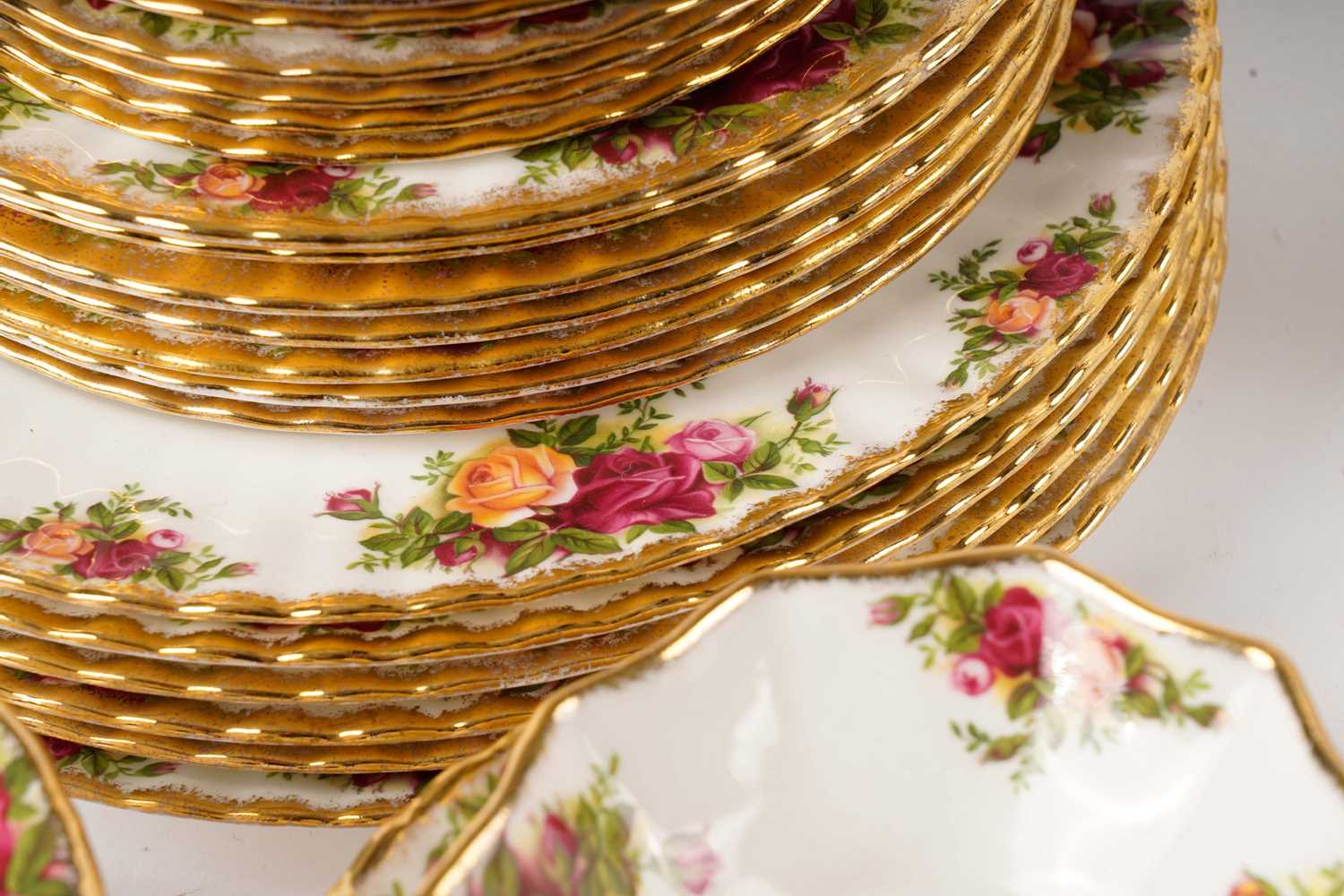 A Royal Albert ‘Old Country Roses’ pattern part tea and dinner service - Image 4 of 8