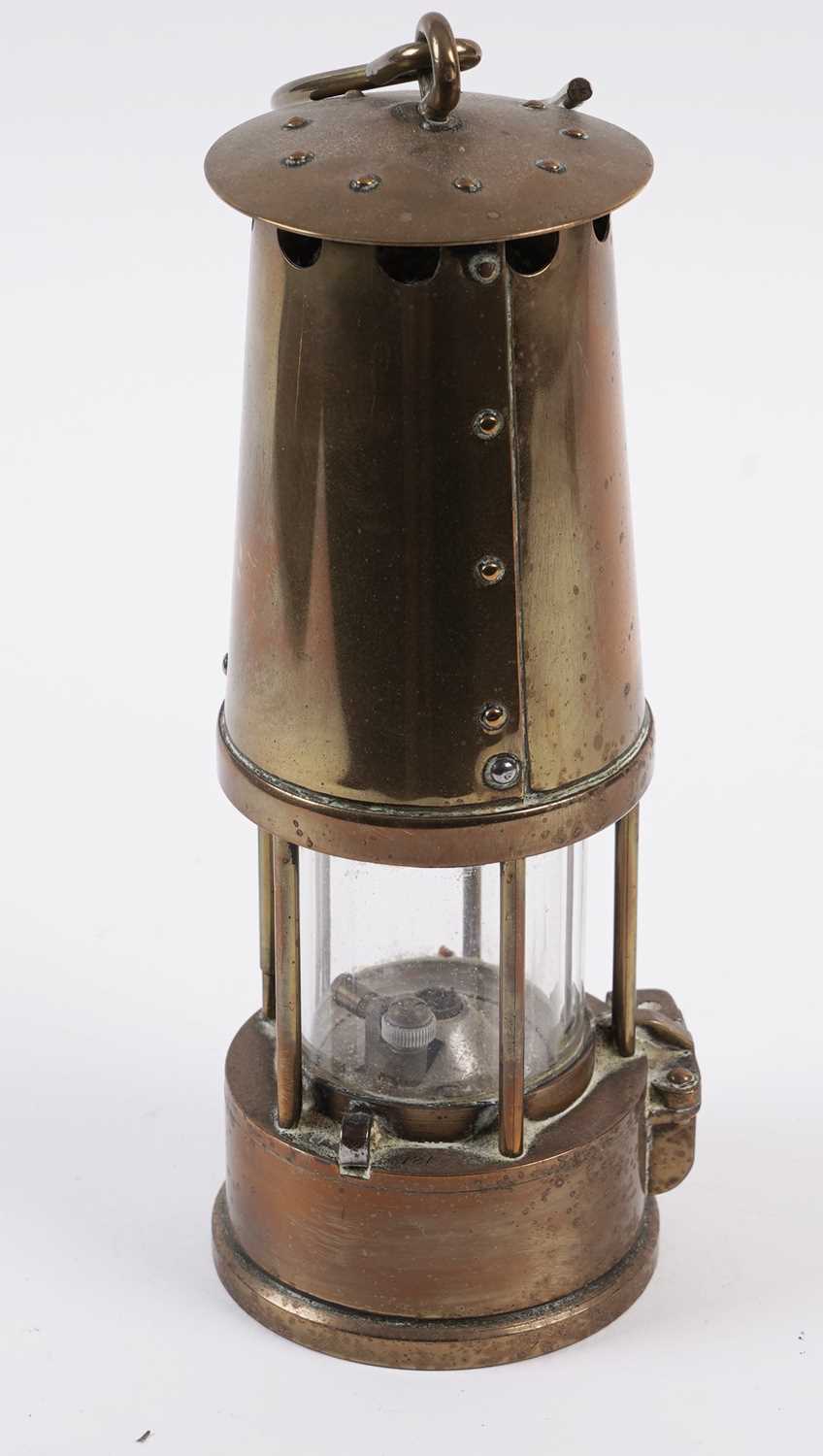 A miner's lamp; and , a brass meat jack - Bild 4 aus 4