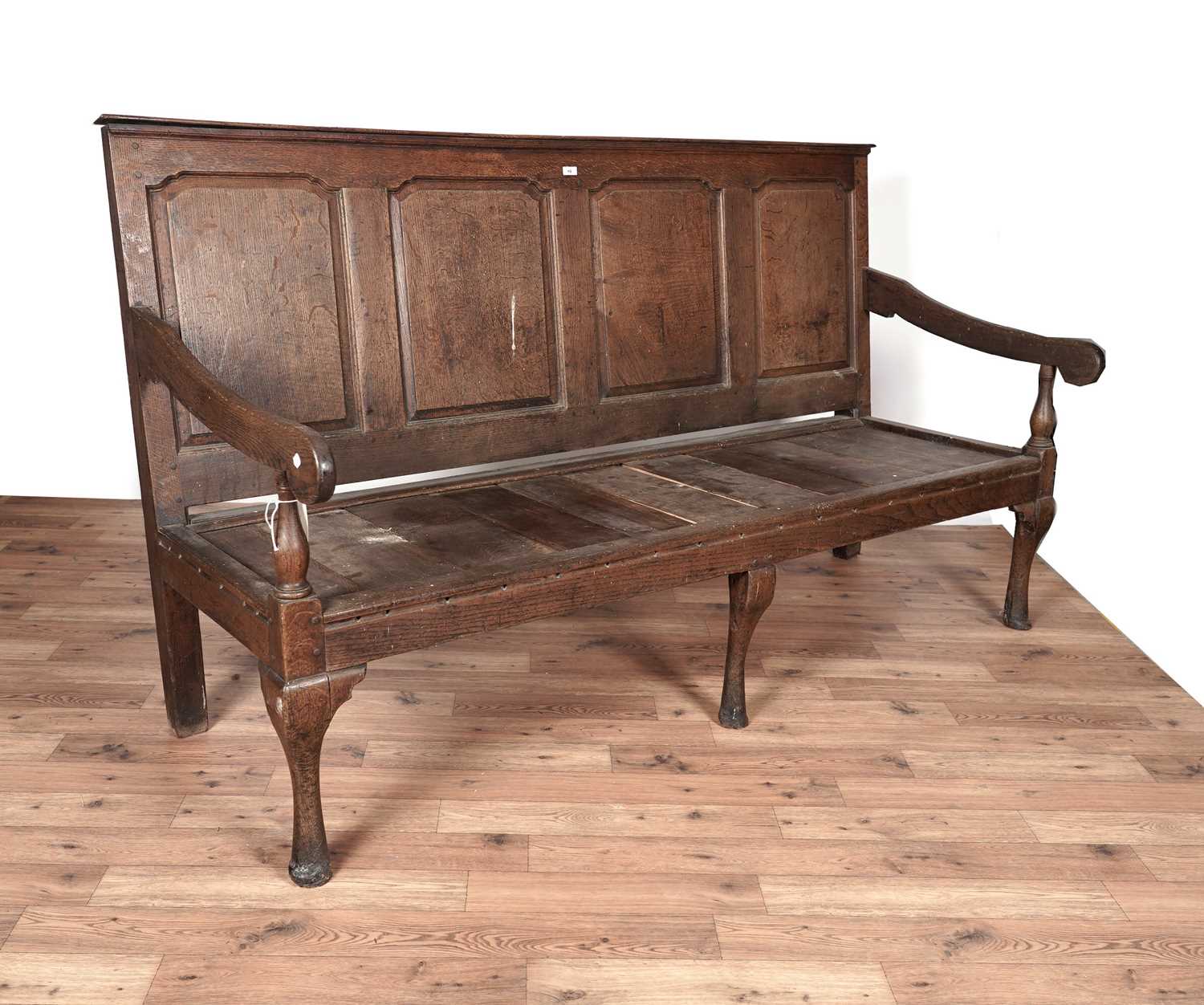 A Georgian oak hall settle - Image 4 of 6