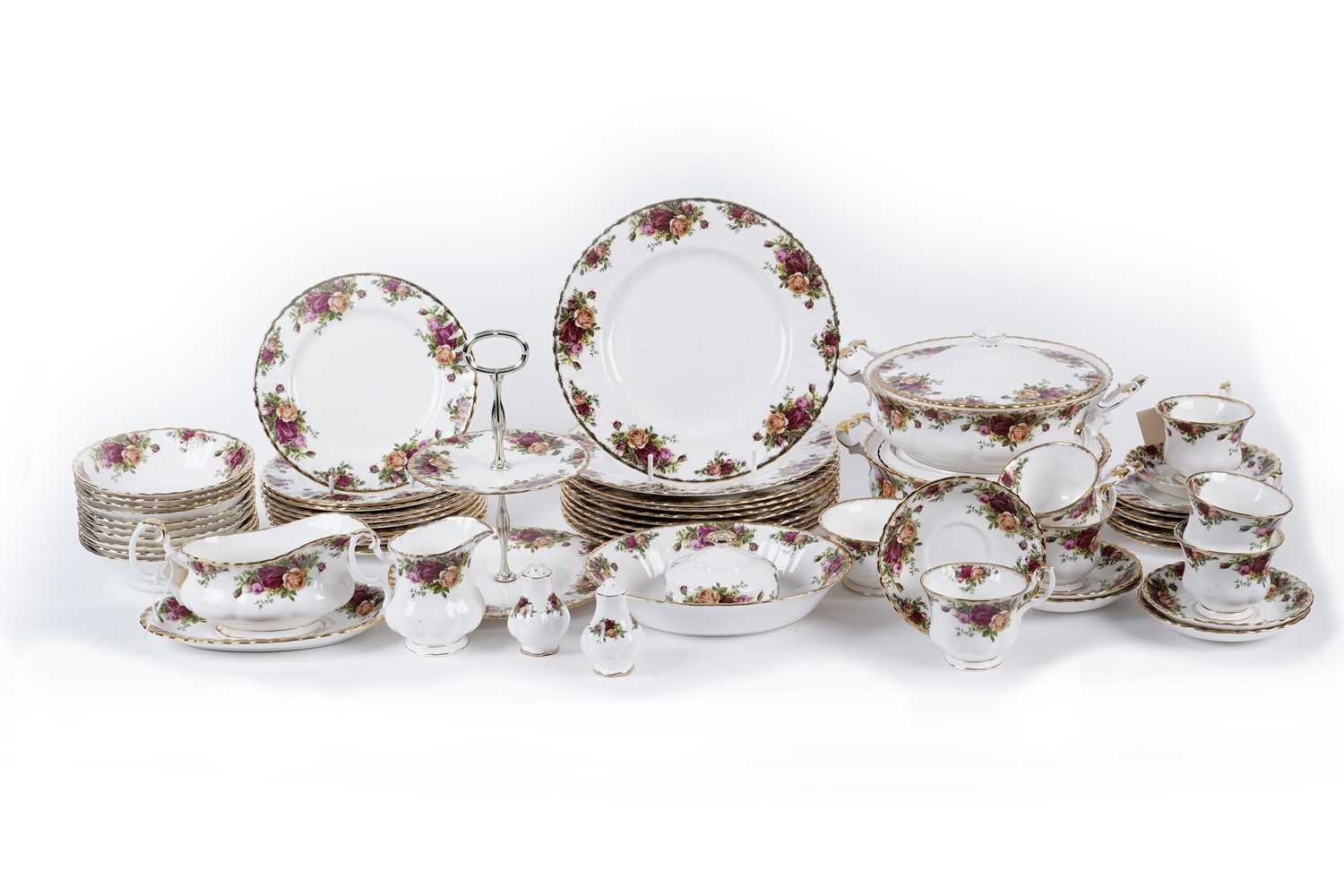 A Royal Albert ‘Old Country Roses’ part tea and dinner service