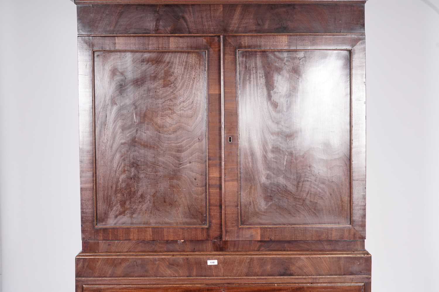 A 19th Century mahogany linen press - Image 4 of 4