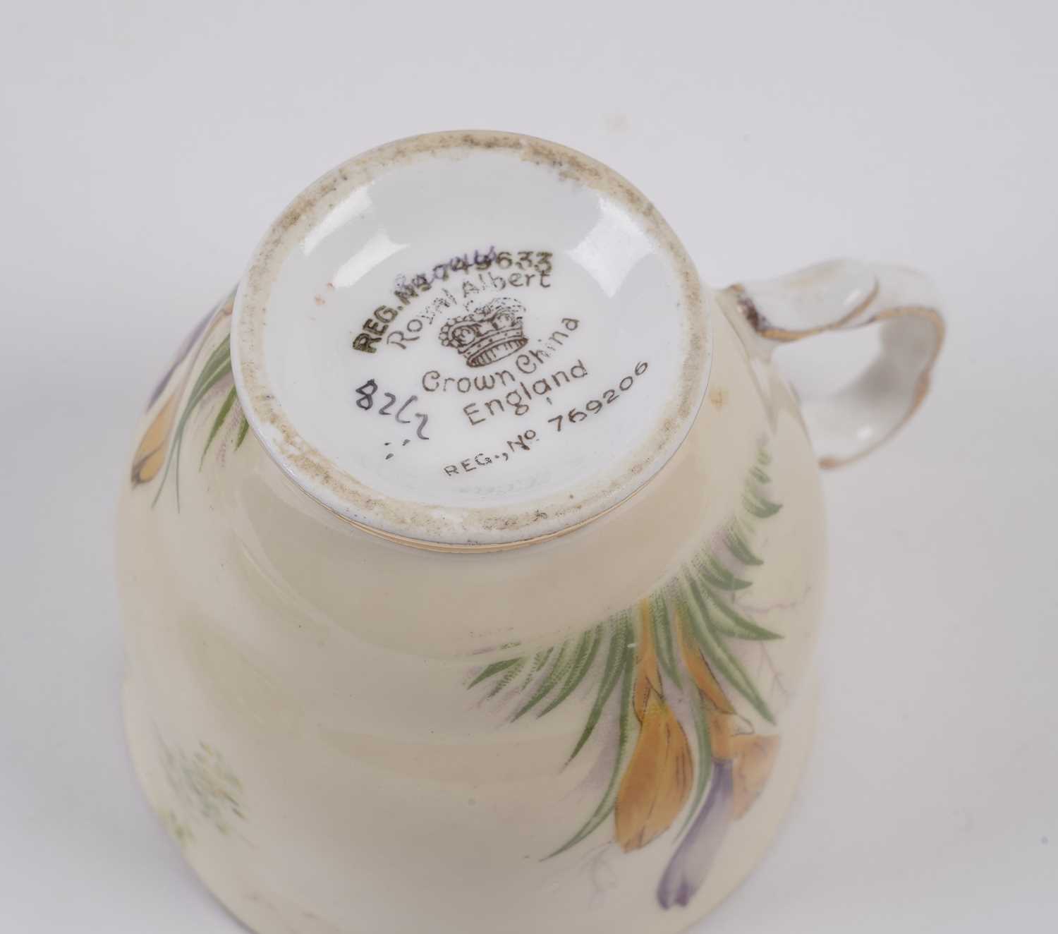 A Royal Albert ‘Crocus’ pattern part tea service - Image 4 of 9