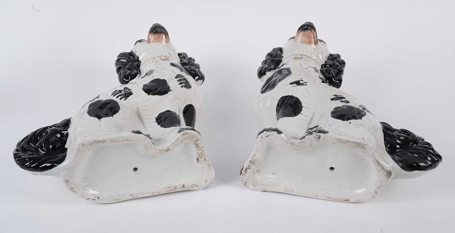 A pair of late 19th Century Staffordshire hearth/wally dogs - Image 4 of 8