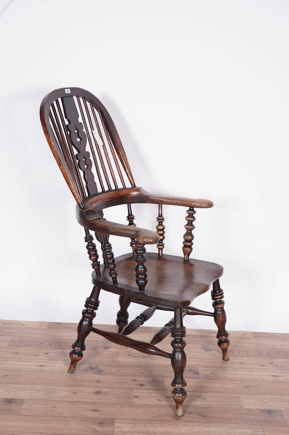 A 19th Century stained-oak and elm bow-back Windsor chair - Image 4 of 5