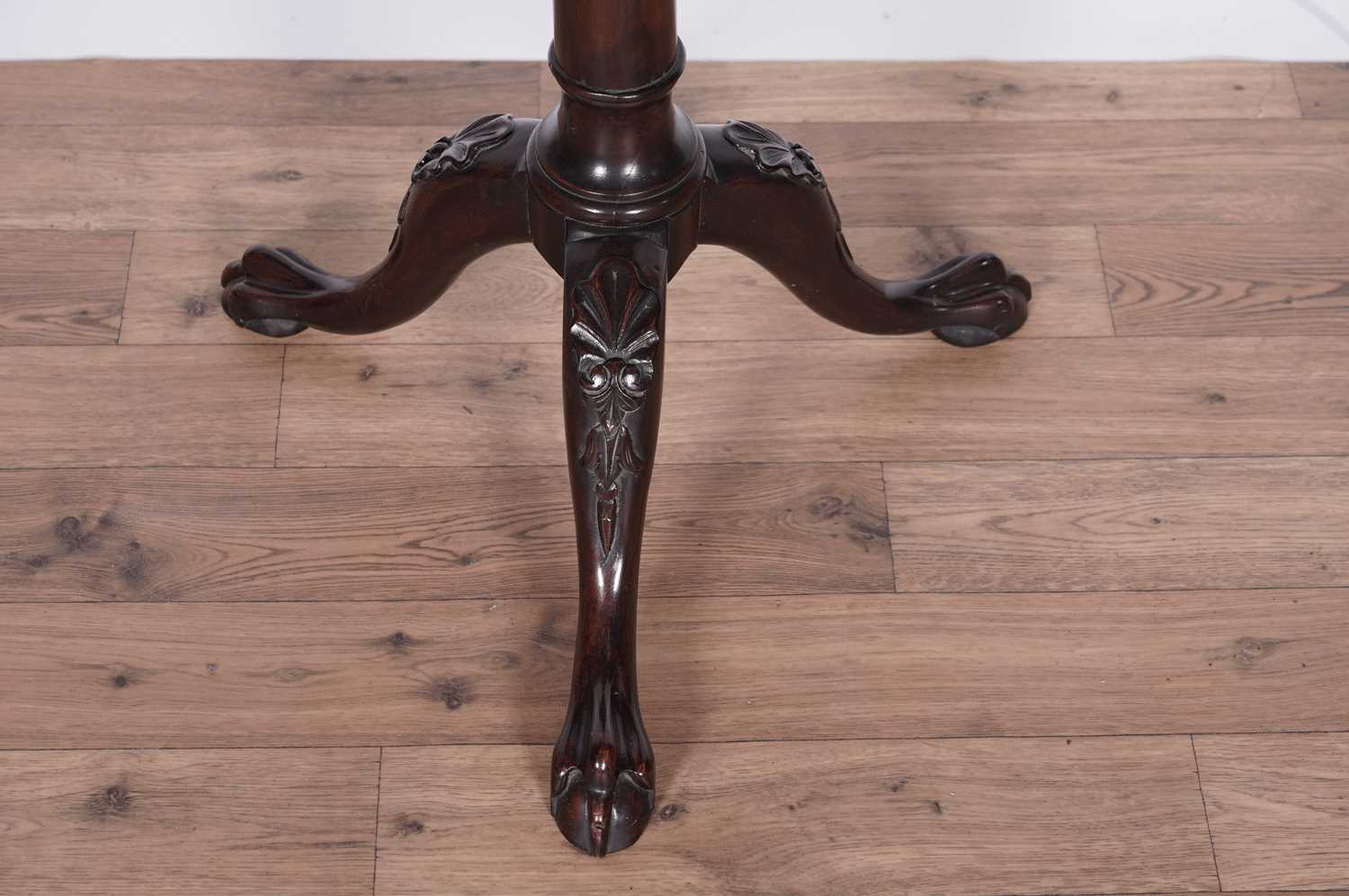 A decorative and well carved mahogany tripod table, c1900 - Image 2 of 4