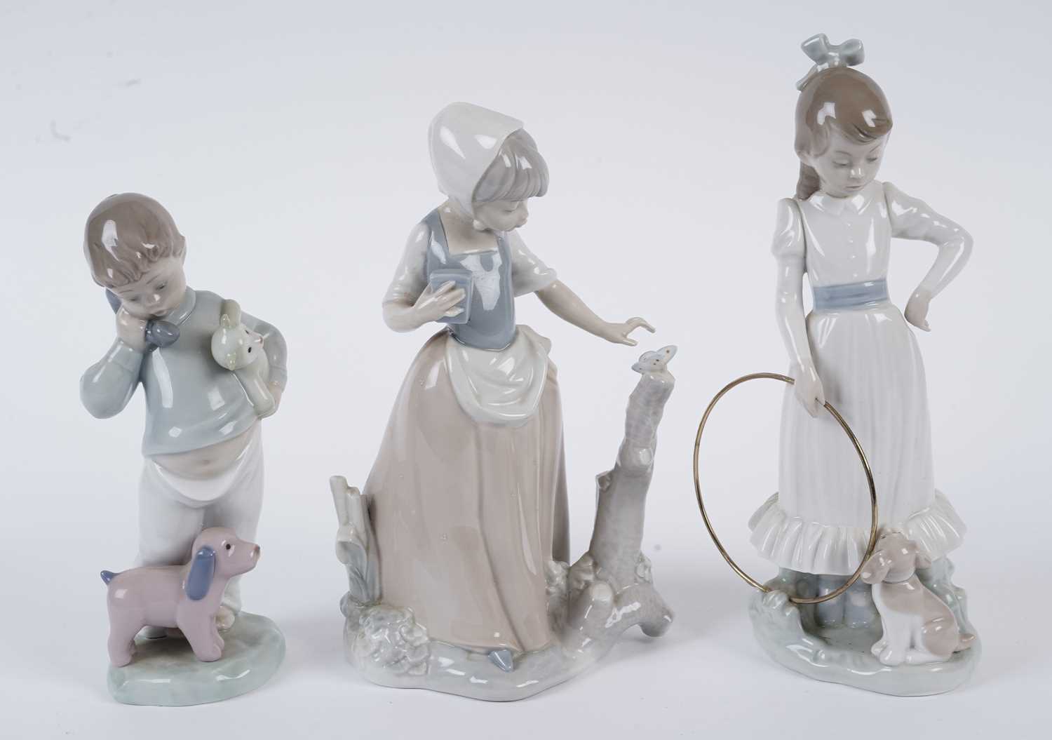 A selection of Lladro and Nao figures - Image 6 of 8