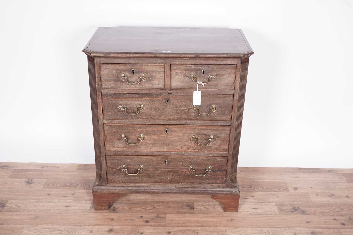 A George III mahogany chest of drawers - Image 2 of 4