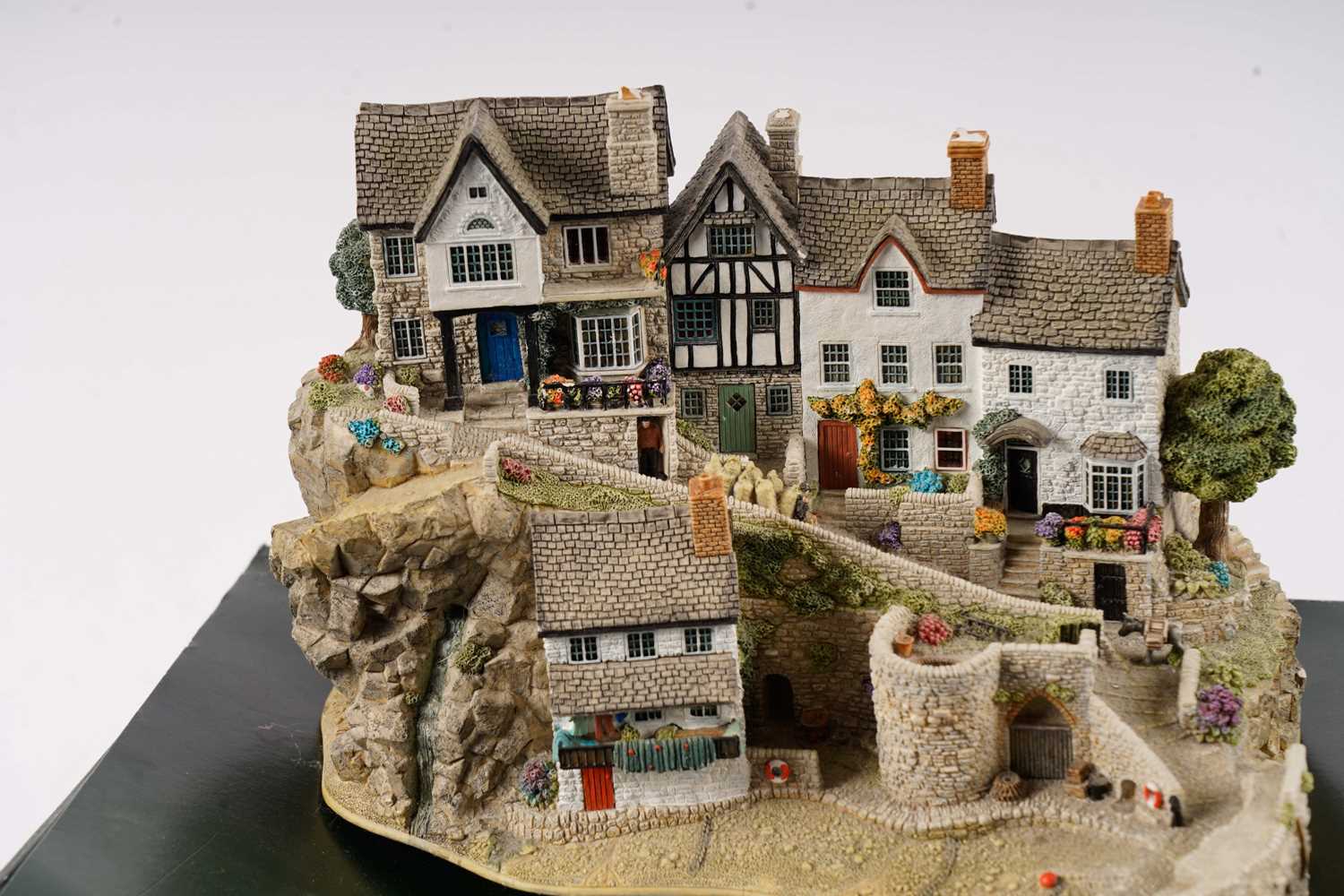 A limited-edition Lilliput Lane and another cottage - Image 2 of 6