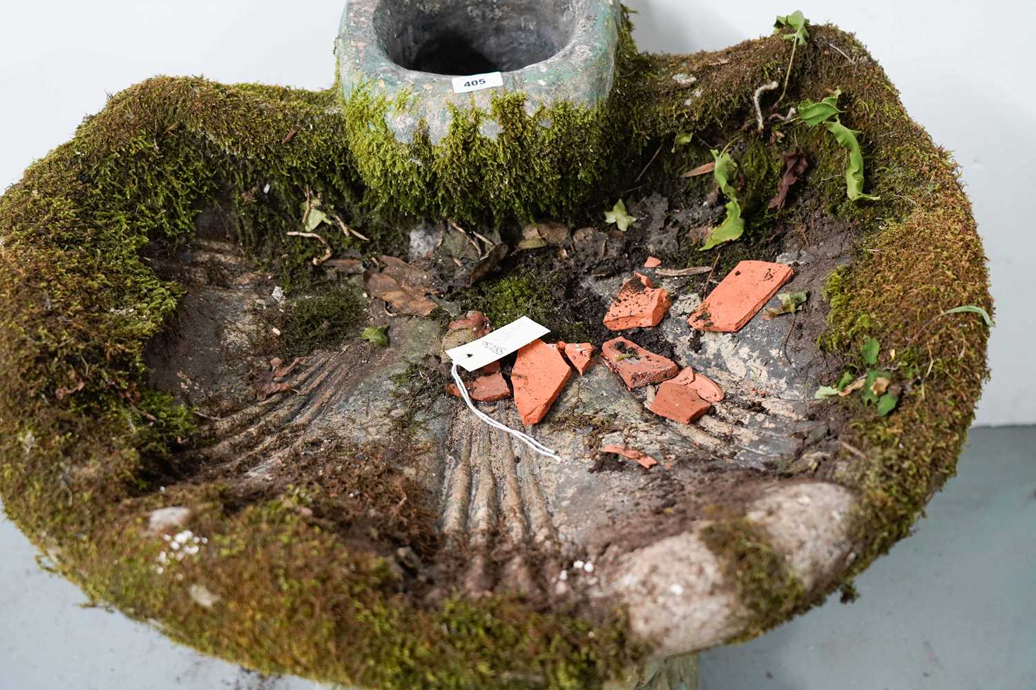 A stone composite bird bath - Image 3 of 3