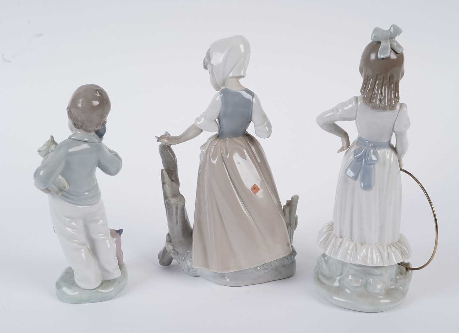 A selection of Lladro and Nao figures - Image 7 of 8