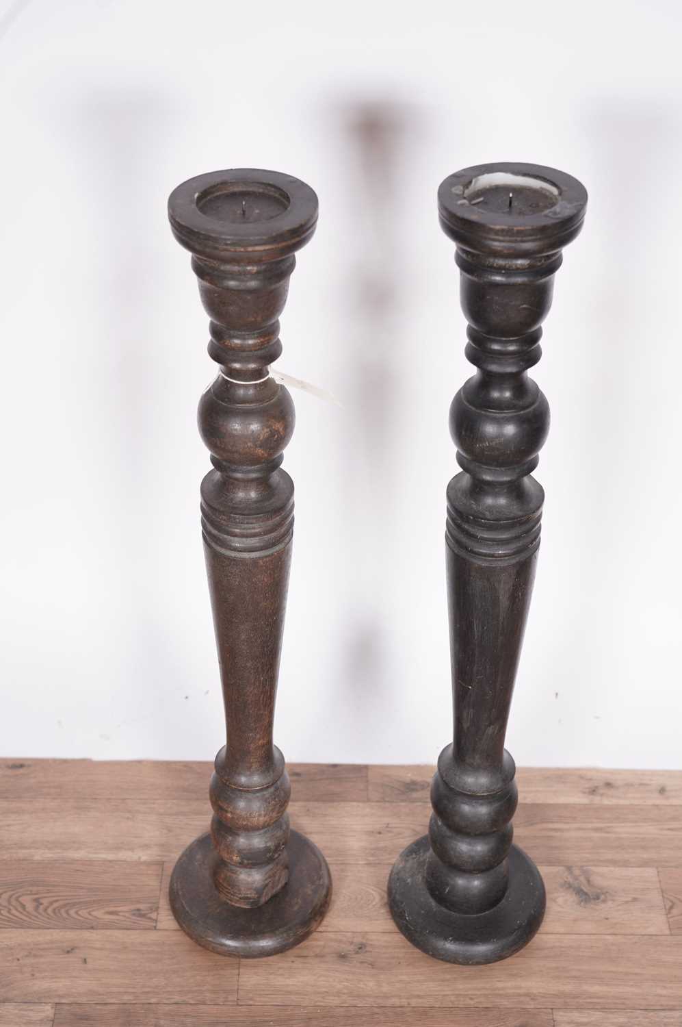 A pair of 20th Century pricket candlesticks - Bild 2 aus 3