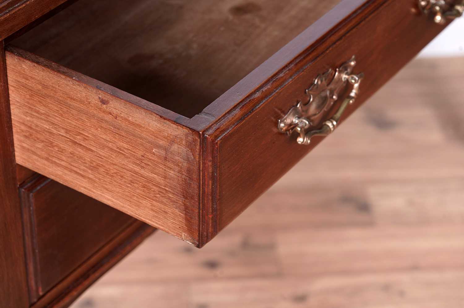 An Edwardian mahogany writing desk - Image 4 of 4