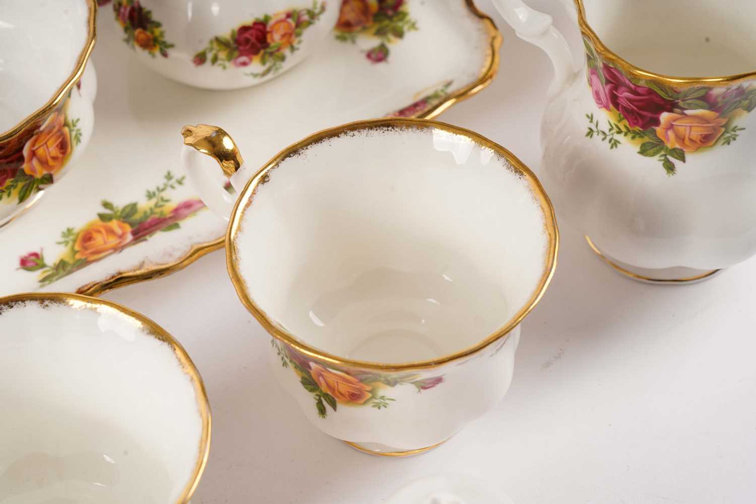 A Royal Albert ‘Old Country Roses’ pattern part tea and dinner service - Image 2 of 8