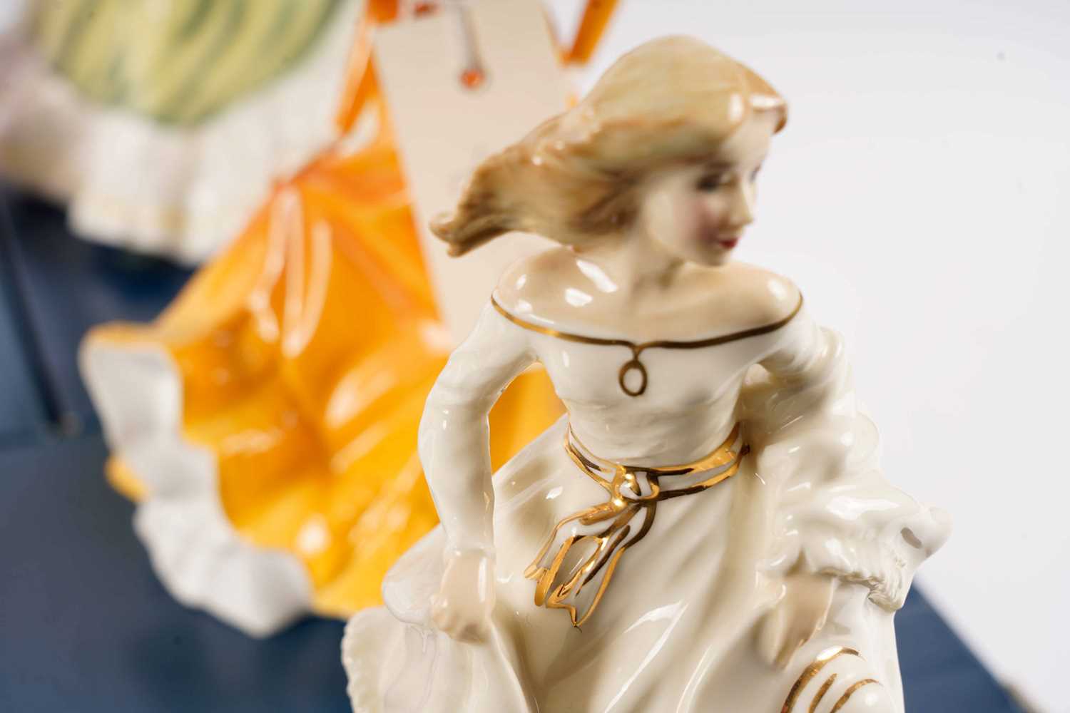 A collection of Royal Doulton decorative ceramic figures of ladies - Image 6 of 7
