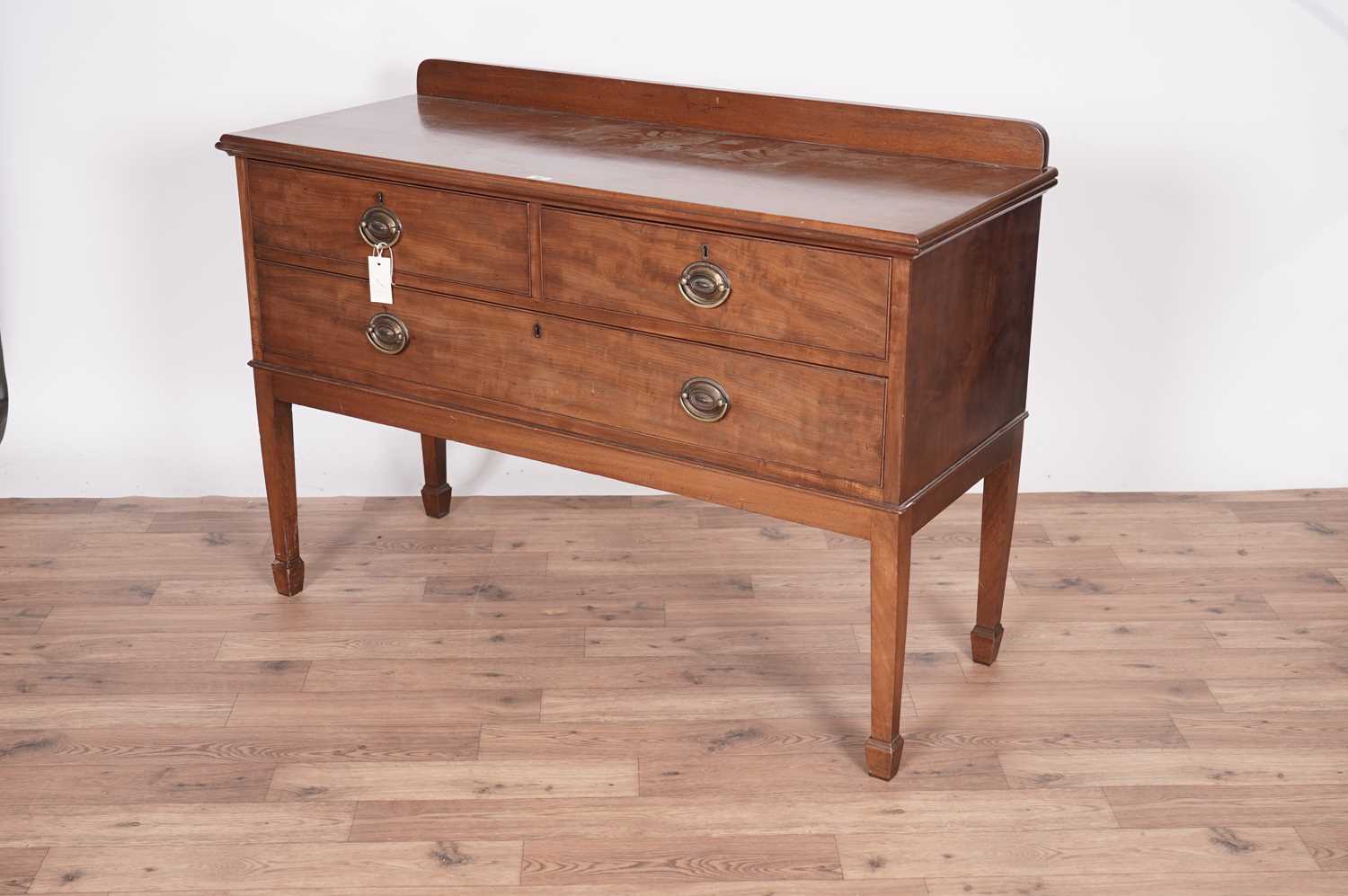 An early 20th Century mahogany chest of drawers