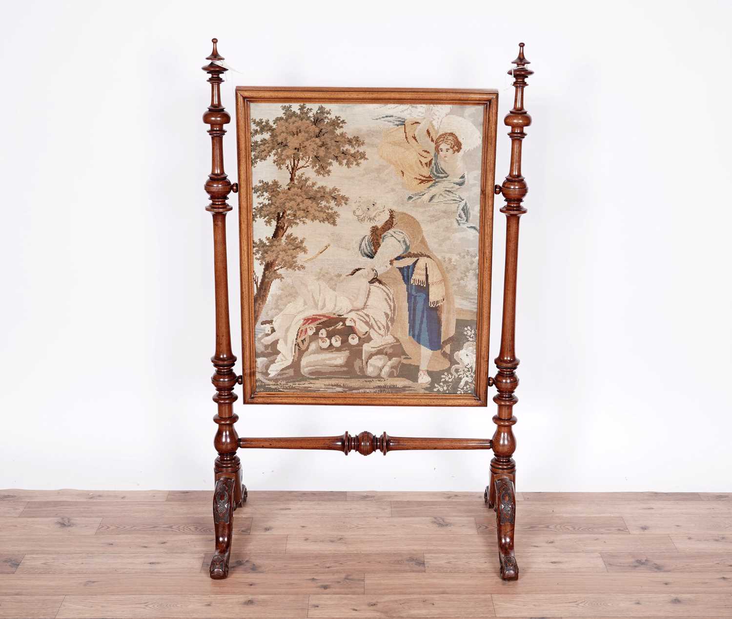 A decorative Victorian carved walnut firescreen - Image 2 of 4