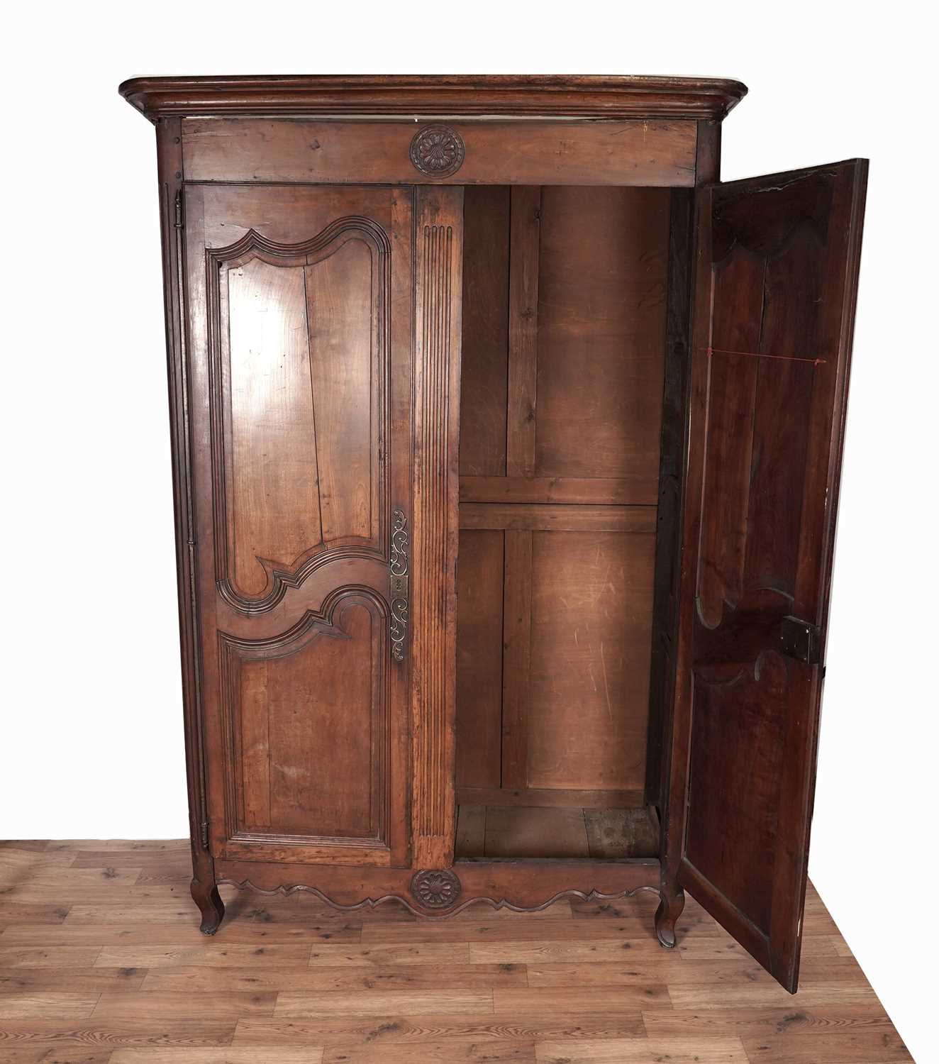 A French Provincial early/mid 19th Century fruitwood armoire - Image 3 of 14