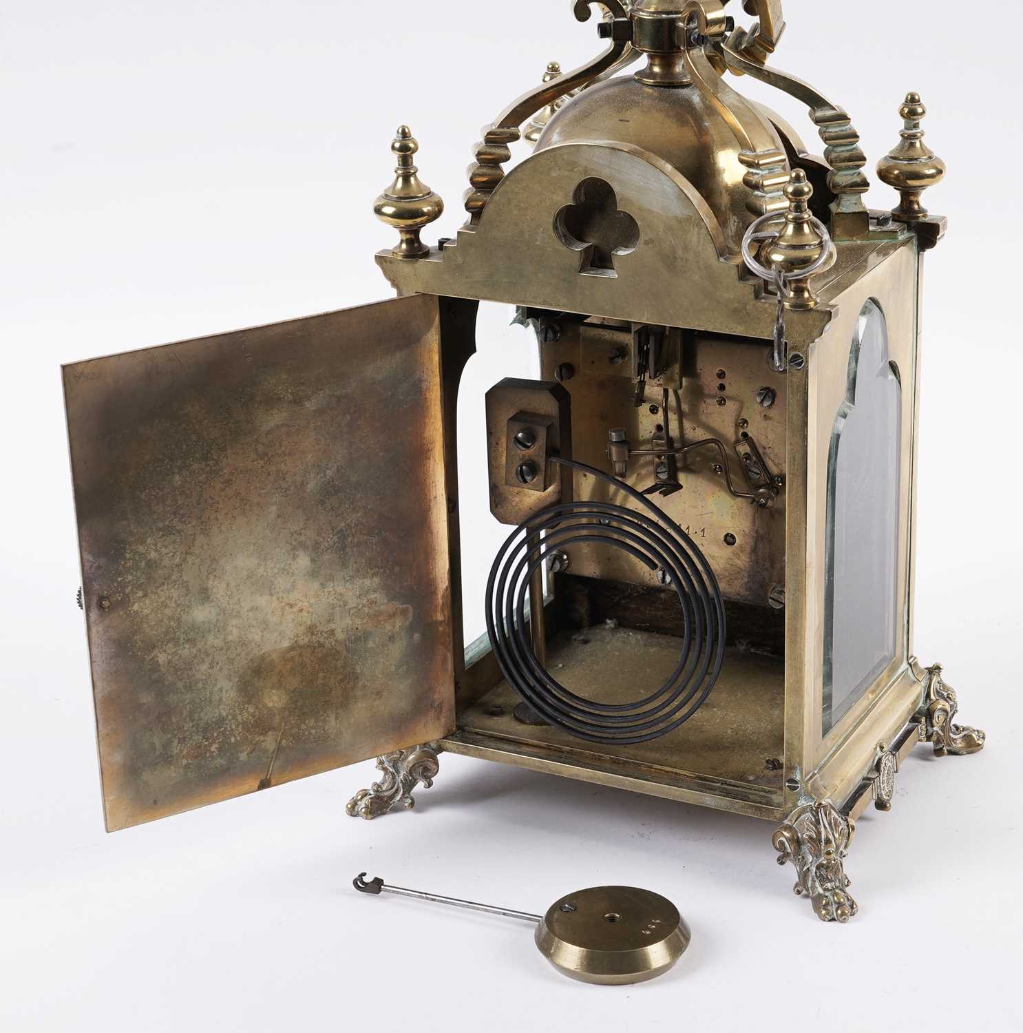 A 19th Century embossed brass mantel clock - Bild 3 aus 4