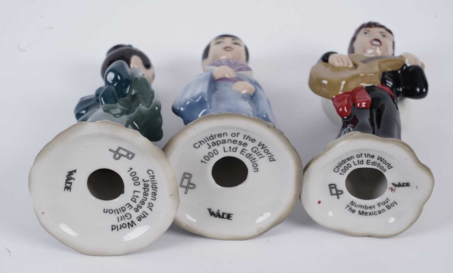 A collection of Wade ceramic figures - Image 3 of 13