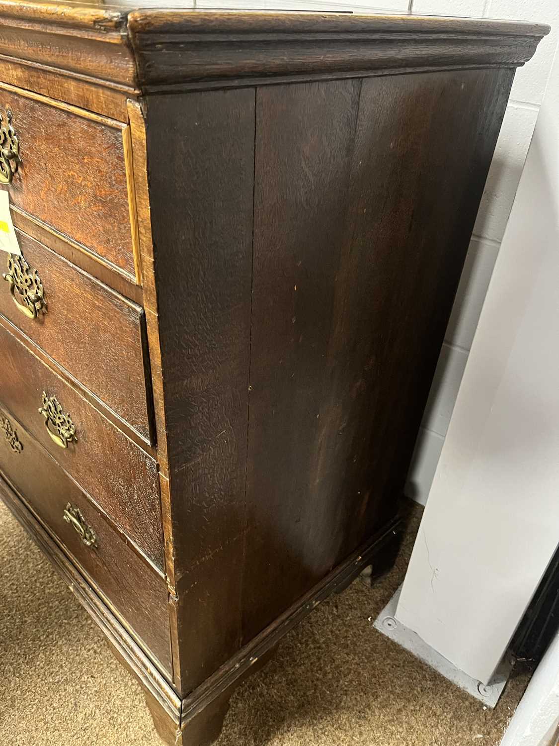 A George III oak chest of drawers - Image 7 of 14