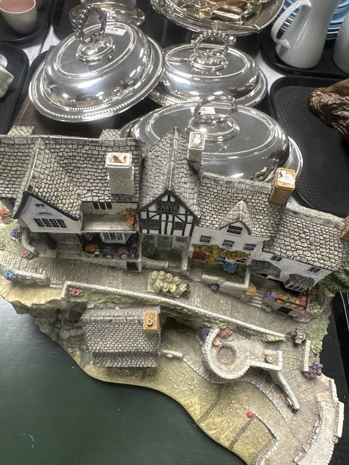 A limited-edition Lilliput Lane and another cottage - Image 5 of 6