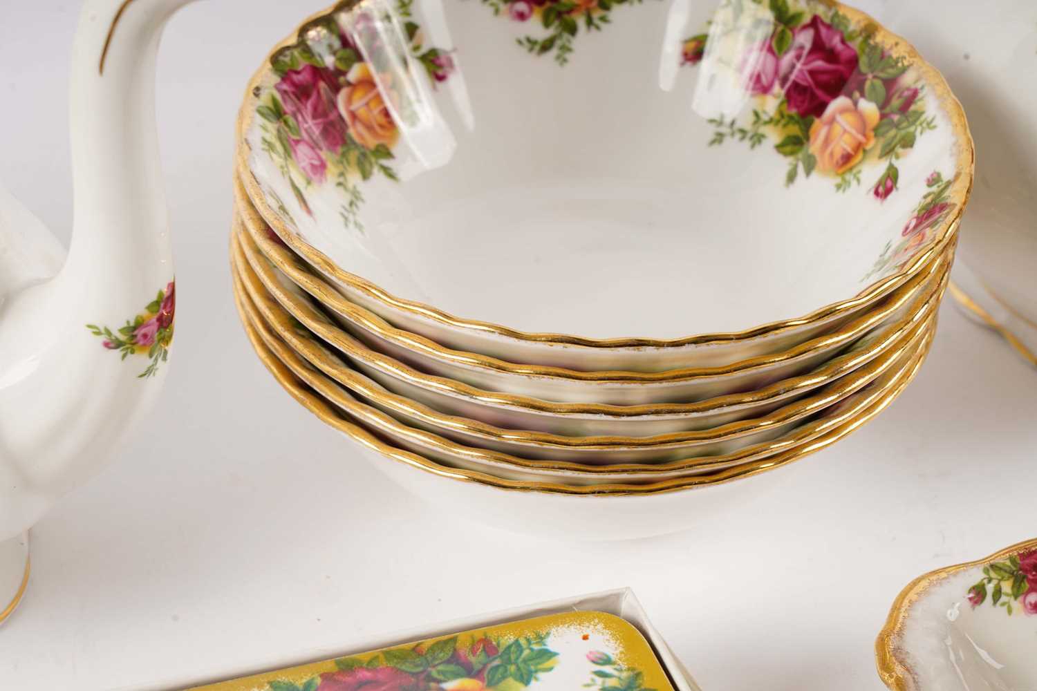 A Royal Albert ‘Old Country Roses’ pattern part tea and dinner service - Image 6 of 8