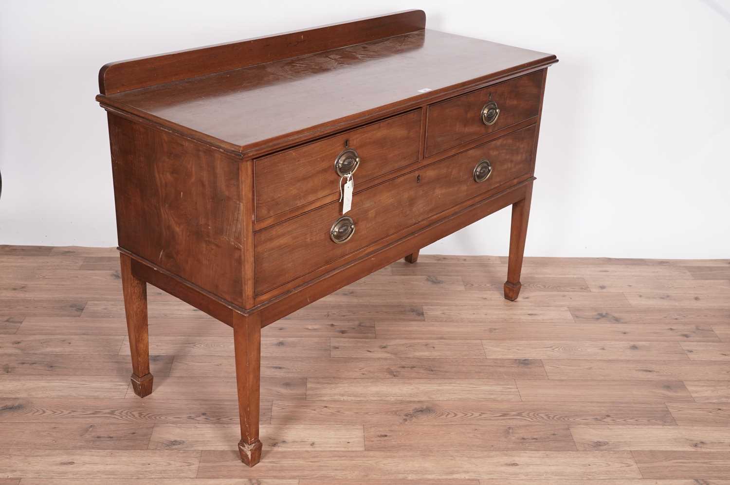 An early 20th Century mahogany chest of drawers - Image 3 of 4