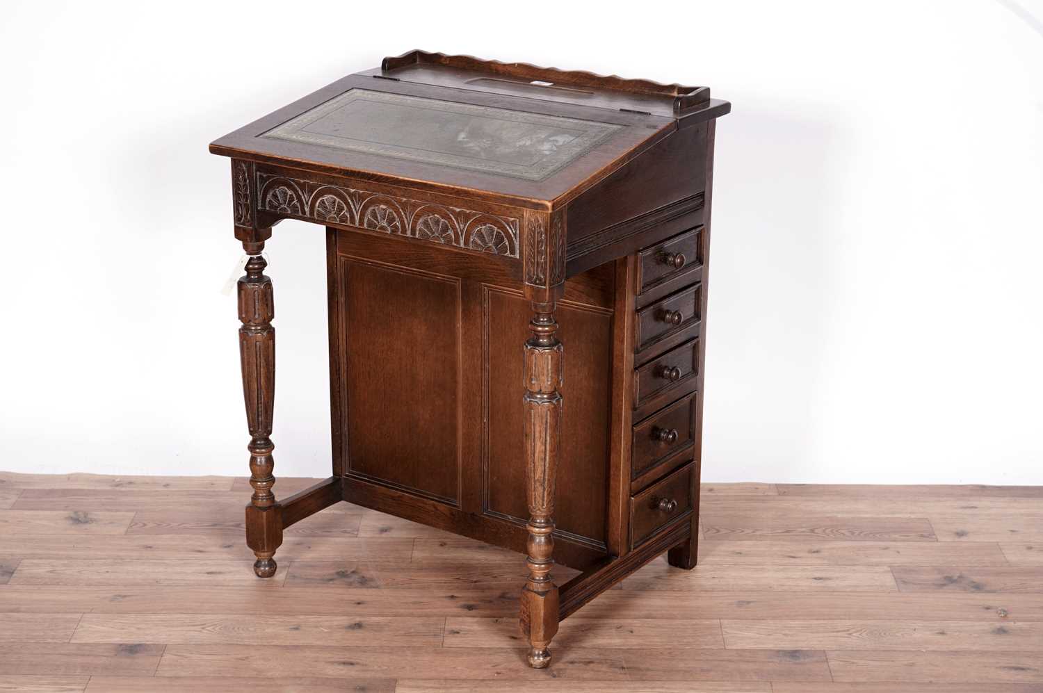 An early 20th Century oak davenport