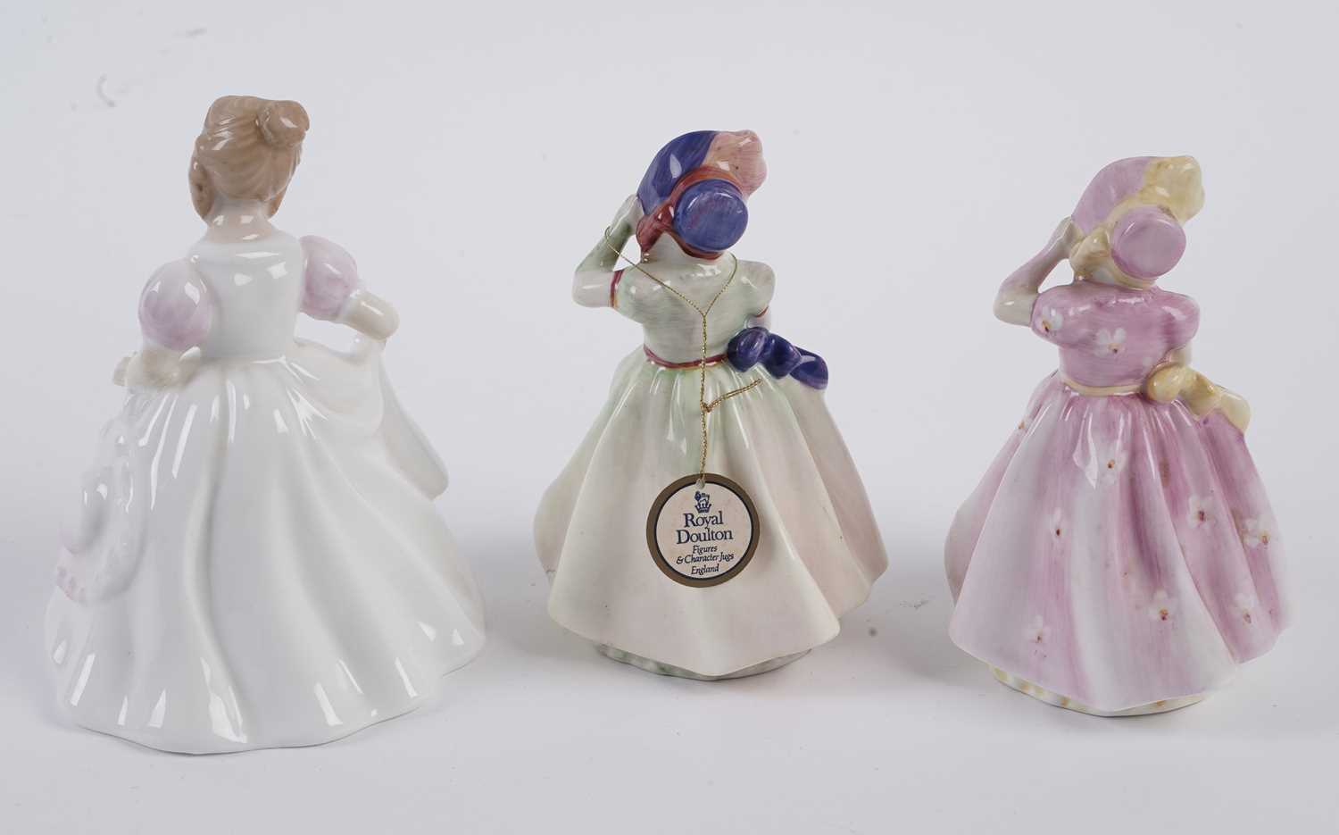 A collection of Royal Doulton ceramic figures of ladies - Image 9 of 12