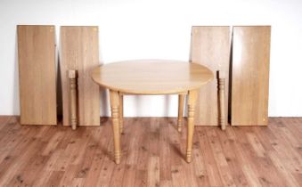 Neptune Furniture: A modern extending dining table