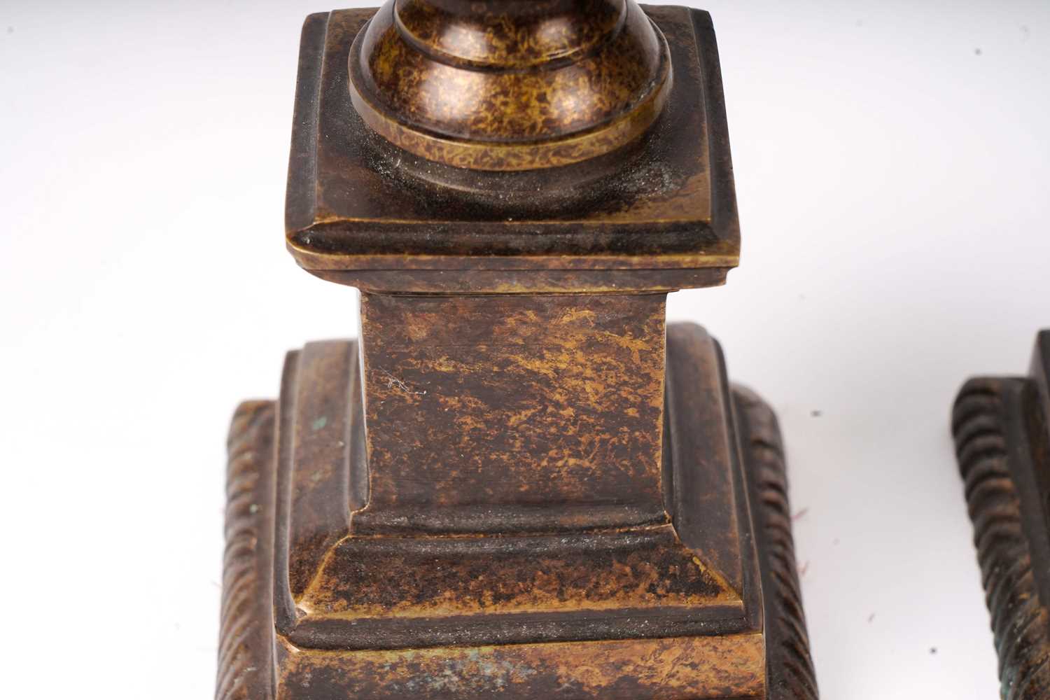 A pair of bronzed cast metal urns - Image 3 of 5