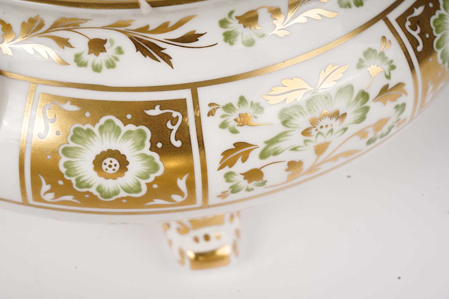A Royal Crown Derby ‘Green Derby Panel’ part tea and dinner service - Image 15 of 27