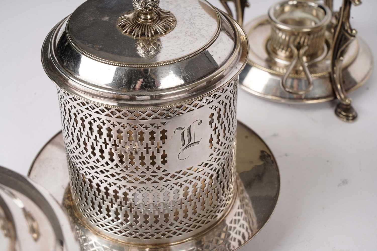 A selection of Victorian and later silver plated table wares - Image 6 of 8