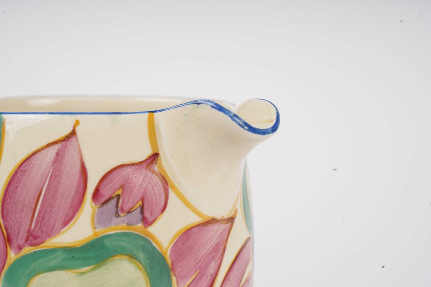 A Clarice Cliff ‘Blue Chintz' jug - Bild 3 aus 14