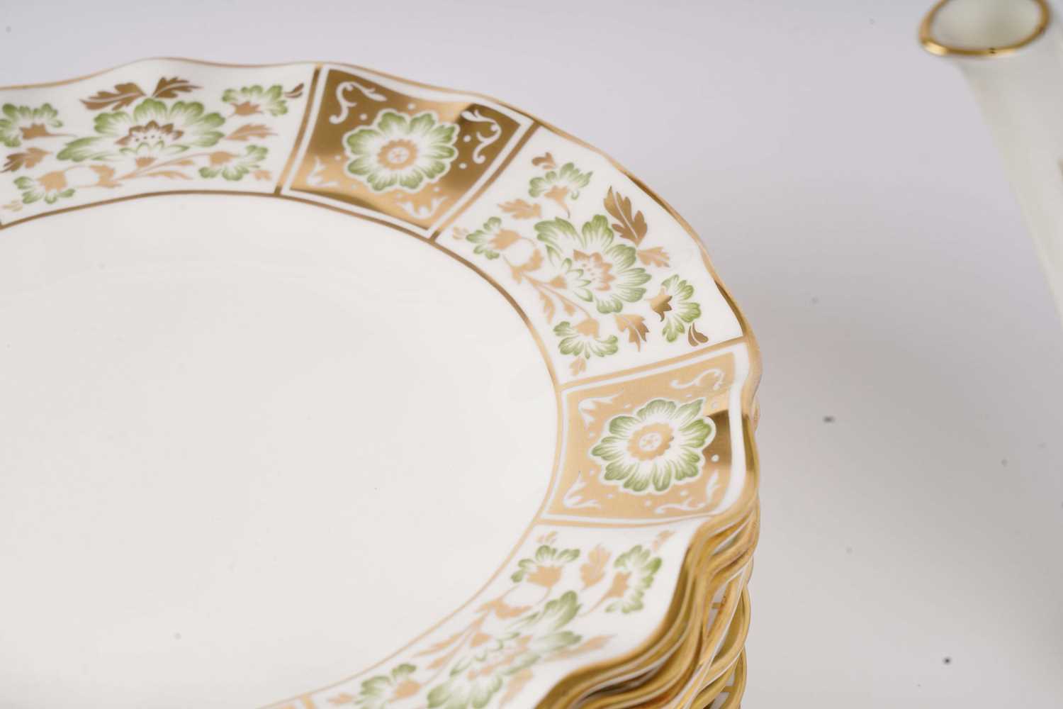 A Royal Crown Derby ‘Green Derby Panel’ part tea and dinner service - Image 14 of 27