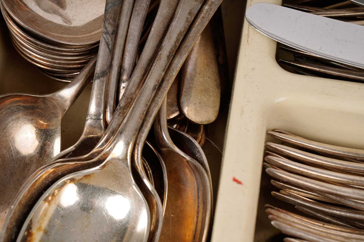 A selection of silver and silver plated cutlery - Image 5 of 8